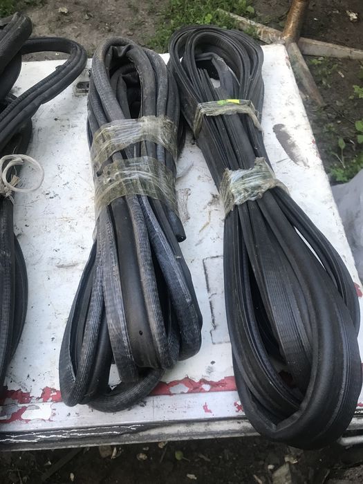 Уплотнитель двери автомобиля