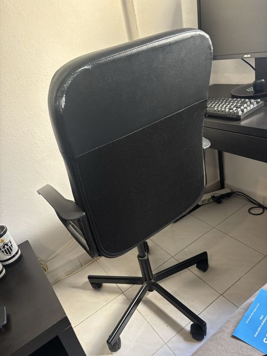 Ofereço cadeira secretaria