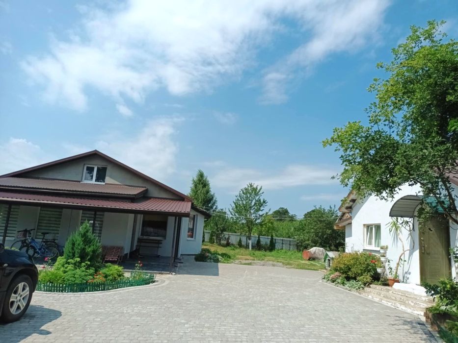 Будинок з ремонтом та меблями(є ще літній будиночок),40 сотих землі