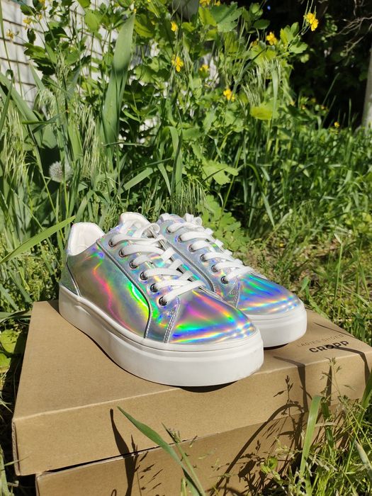 Жіночі голографічні мокасини бренду Cropp