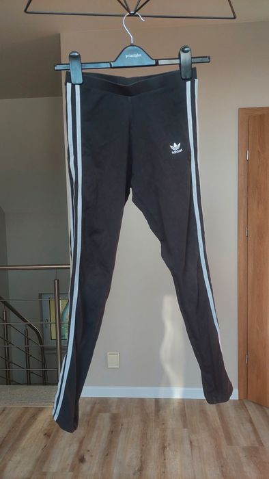 czarne spodnie legginsy sportowe adidas dziewczęce r. XS