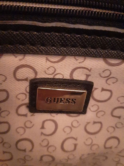 Mala de senhora em preto. Guess
