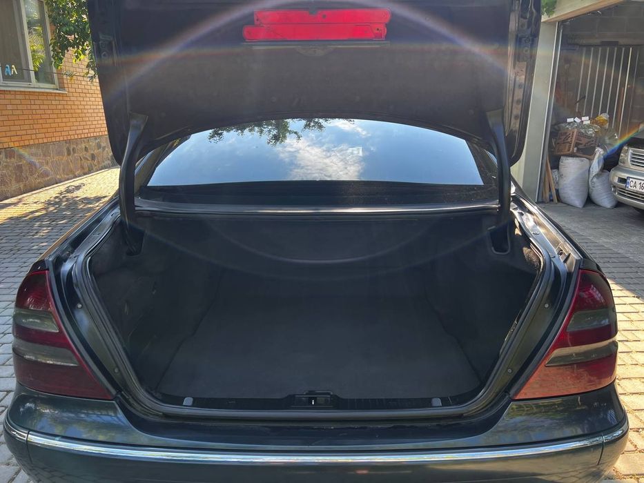 Mercedes W211 E270