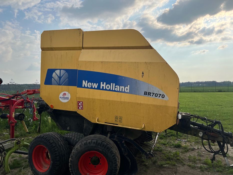 New Holland BR 7070
