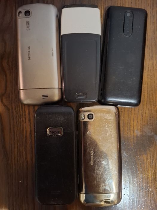 Кнопочные телефоны Nokia.