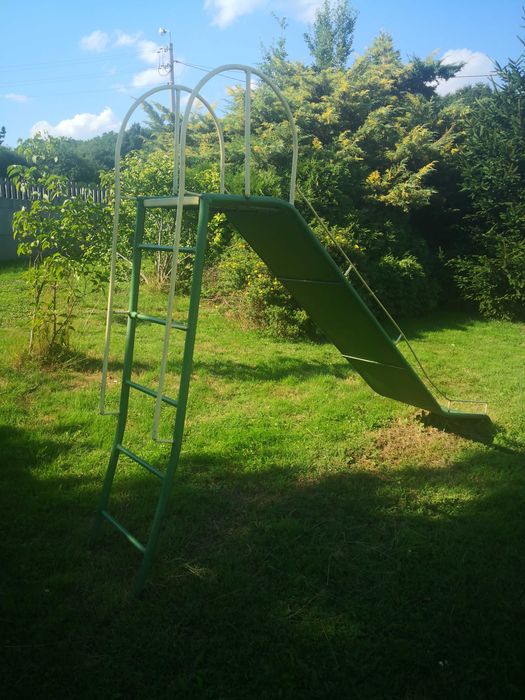 Metalowa zjeżdżalnia