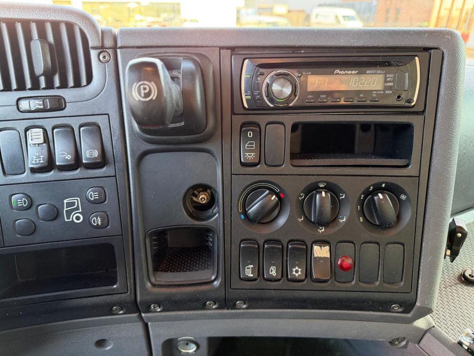 Scania G320 com grua  15 M e bascula