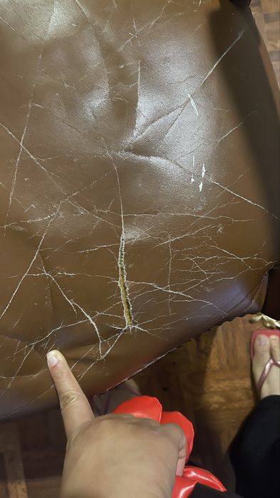 Vendo mesa com 7 cadeiras