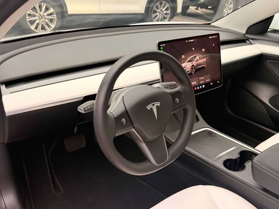 Tesla Model 3 Long Range      2022