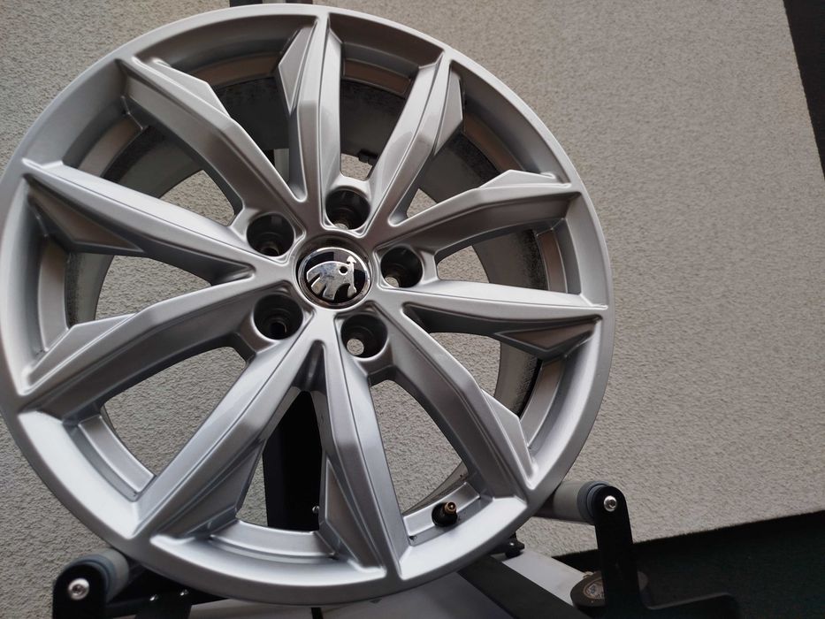 A819# Felgi aluminiowe 7.0" x 17" 5x112 ET 35 SKODA  Octavia  Superb