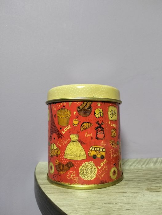 Нові подарункові металеві баночки .