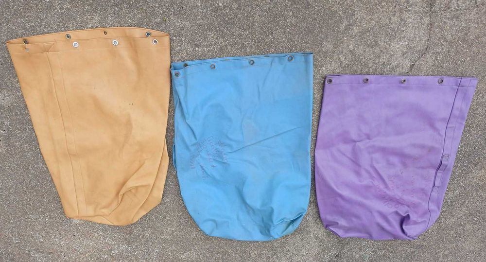 Sacos de viagem, em tela resistente, p arrumação ou para envio de encomendas