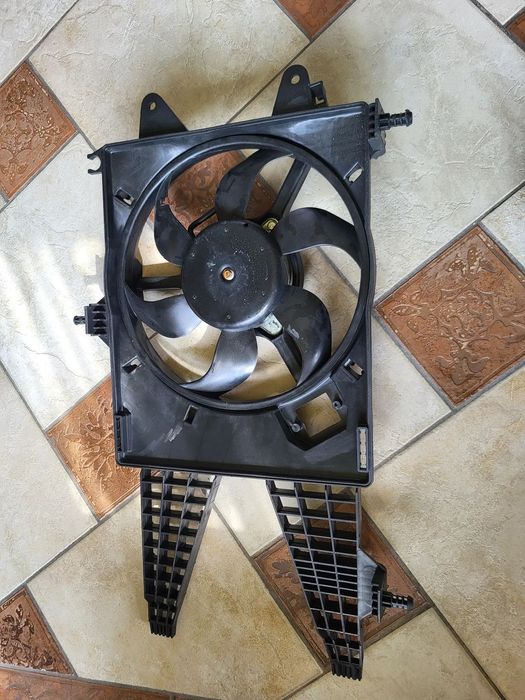 Wentylator chłodnicy z obudową FIAT PUNTO 1.9D 09.99-03.12 46524621