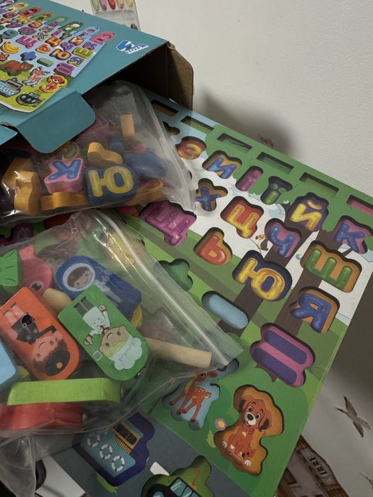 Логічна деревʼяна дошка WToys сортер