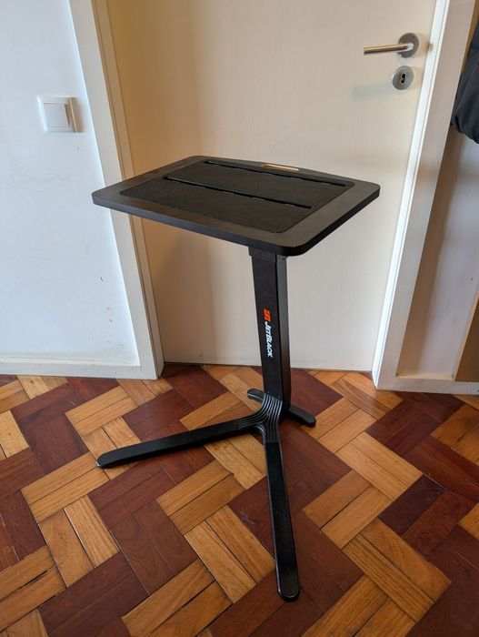 Trainer Table JetBlack – Mesa Ajustável e Robusta