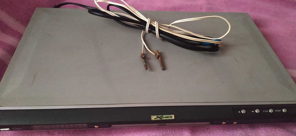 ДВА DVD player двд плеера за одну цену видеопрогравачi bbk dv412si и какой то змей))