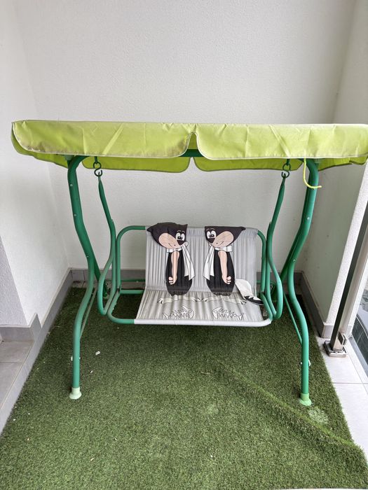 Huśtawka dla dzieci + stolik i krzesełka