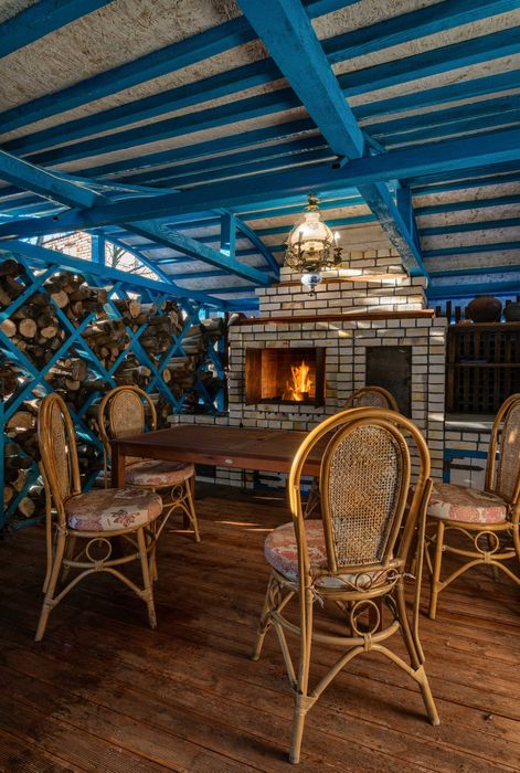 Дизайнерский дом с бассейном  посуточно . Красивый сад с озером, сауна