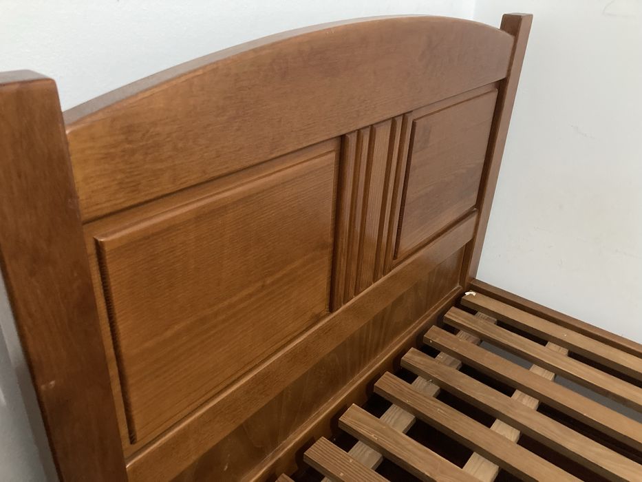 Cama de solteiro madeira maciça + estrado
