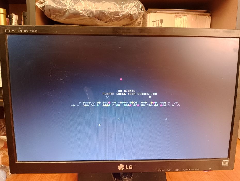 Монітор монитор экран  LG flatron e1942