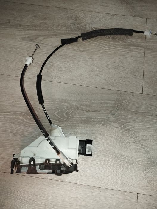 Zamek drzwi prawych przednich Citroen C5 ]1