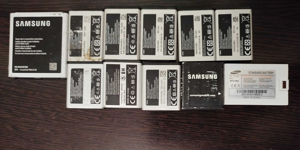 Лот аксесуарів до кнопочних телефонів. Вживані.