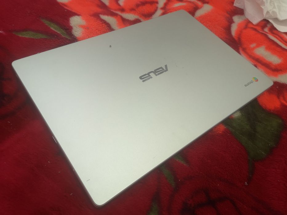 Ультрабук Asus C523N і чудовому стані