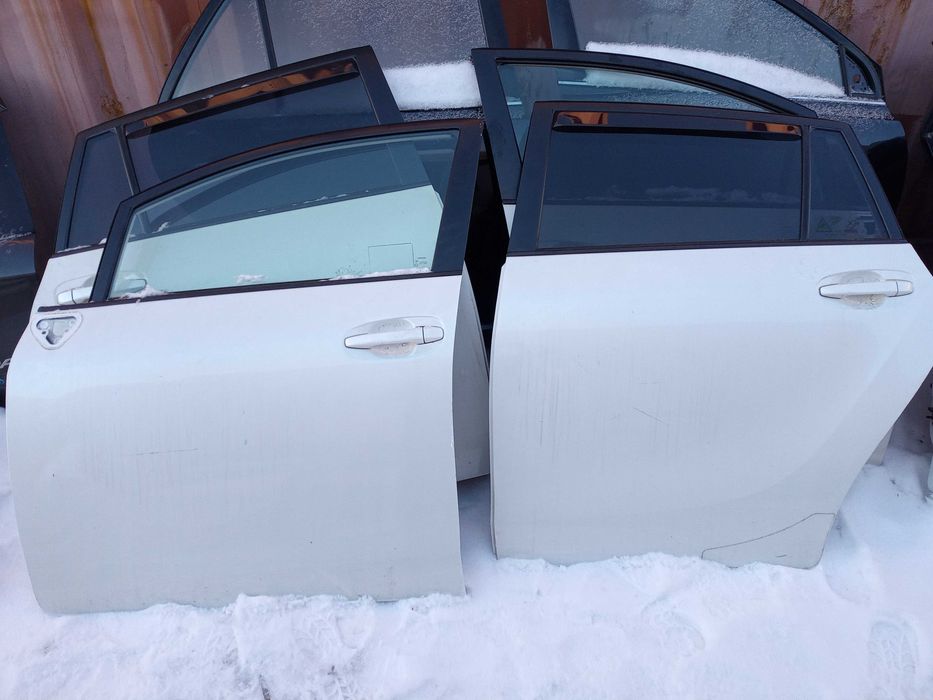 TOYOTA VERSO 09-18 drzwi lewy tył kolor 070 biała perła