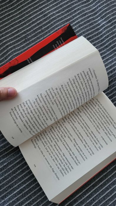 Julia Łapińska "Czerwone jezioro"