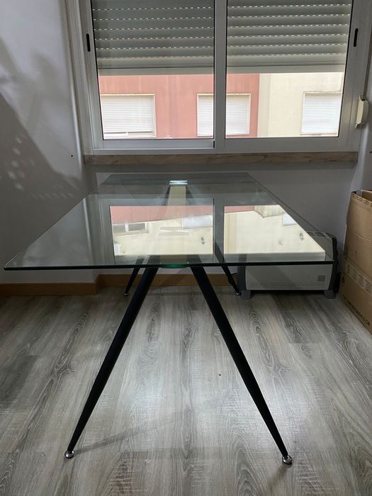 Mesa de jantar de vidro
