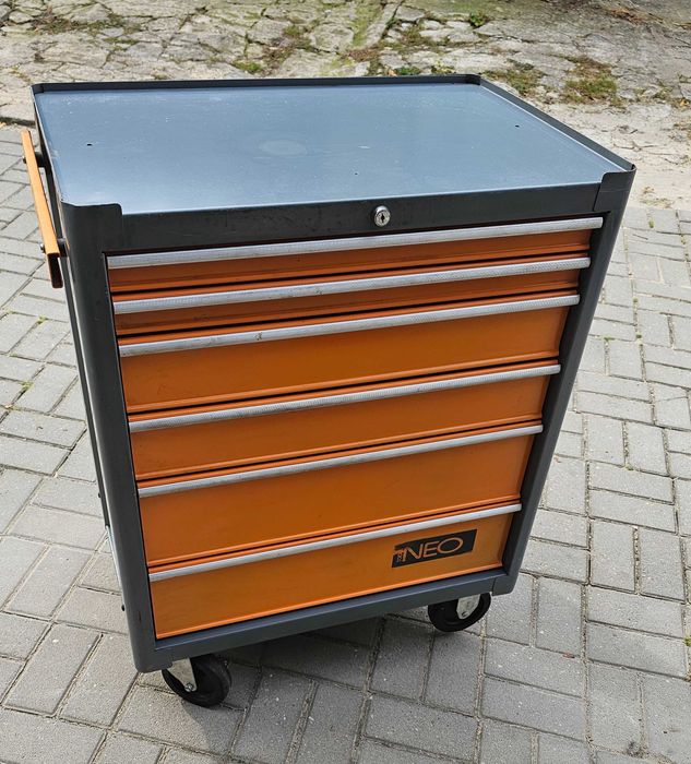 Sprzedam szafkę narzędziową na kółkach NEO
