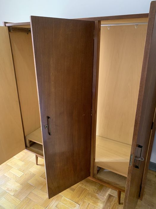 Roupeiro Vintage Mid-Century (Anos 50/60) – Estilo Olaio – Excelente Estado