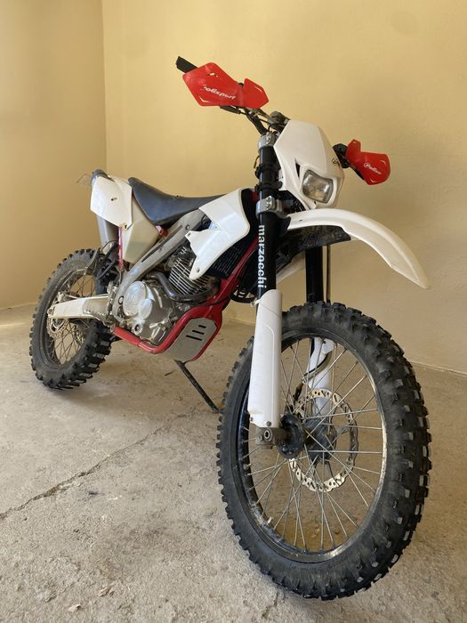 Vendo AJP PR3 240cc
