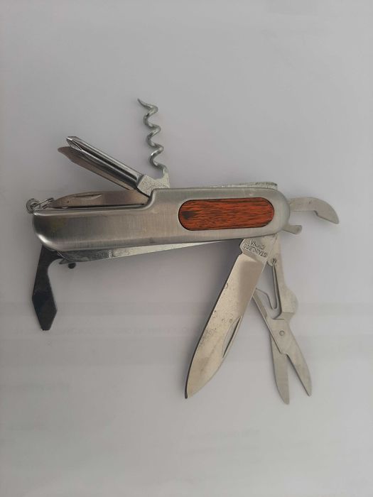 Canivete Multiuso novo conforme fotos.