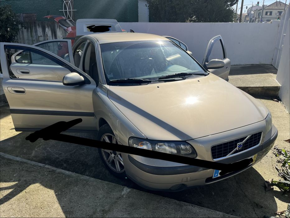 Volvo S60 2.0T - quilometragem baixa para idade carro