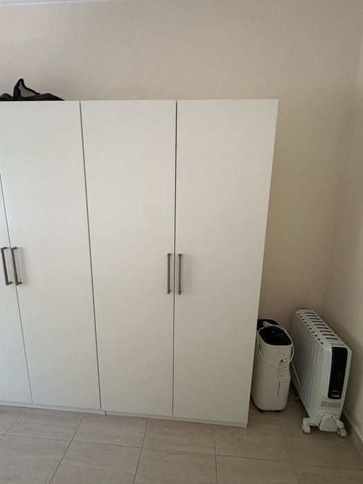 Roupeiro / Armario quarto, 3 modulos de 100x202x60 2 modulos com 3 gavetas + 1 sapateira + cabideiro, 1 modulo com arrumador calcas + cabideiro