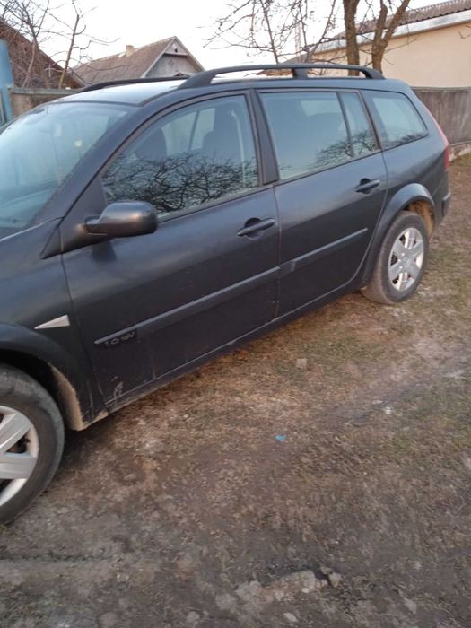 продаю свою машину рено