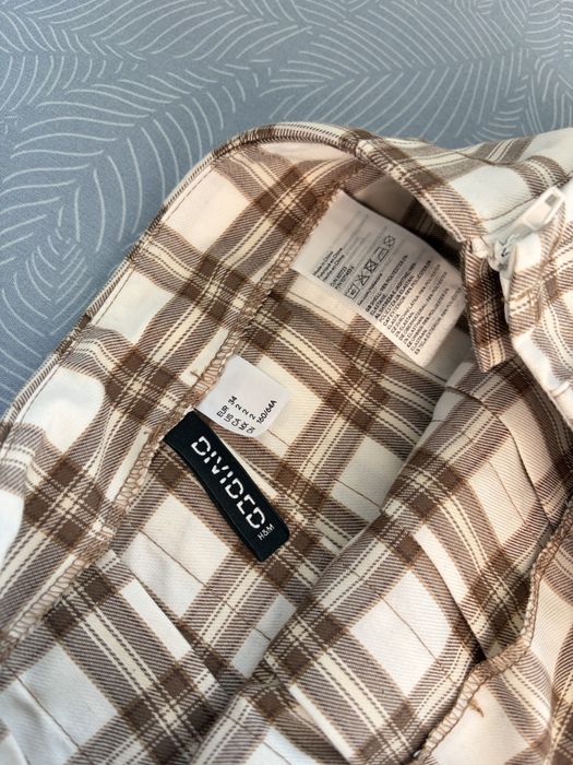 Бежева юбка у клітинку