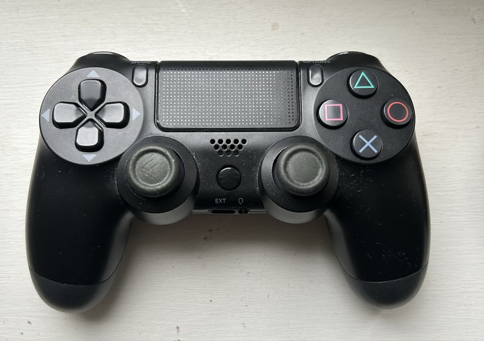 Playstation 4 Slim 500GB + Pad