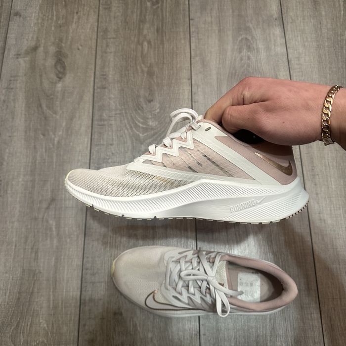 nike qeest жіночі кросівки оригінал