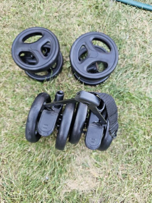 Колеса до дитячих колясок, бампери, капюшоны