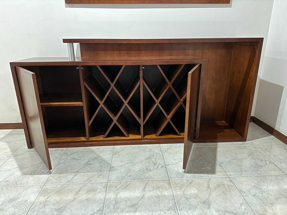 Aparador em Madeira com Espelho