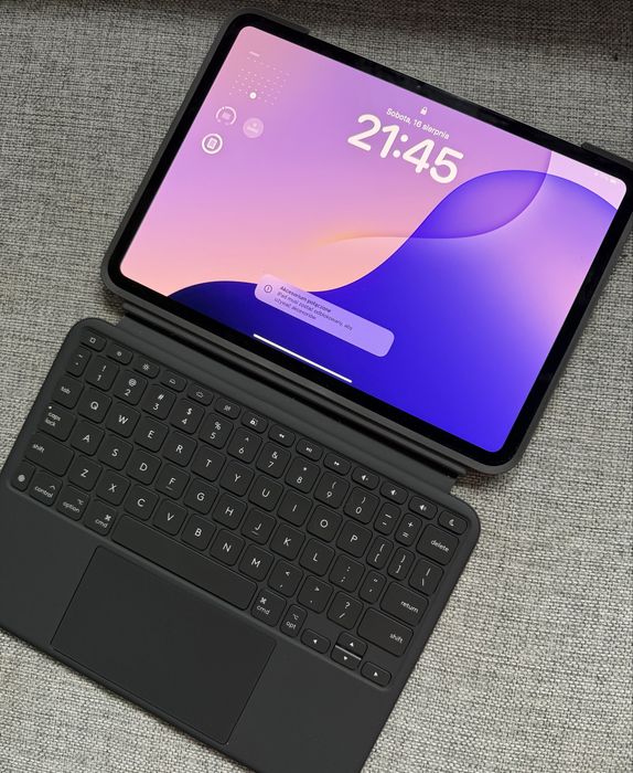 Ipad Pro 11 (M4) + klawiatura Logitech