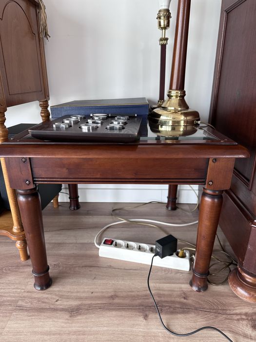 2 mesas de sala de apoio