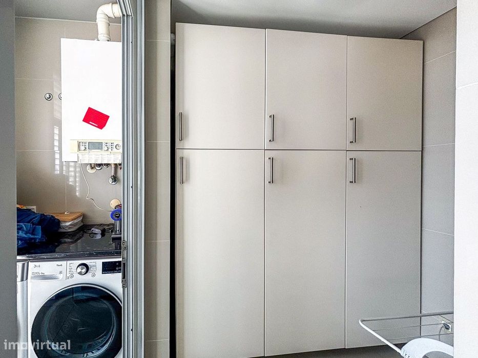 Apartamento T2 mobilado com garagem e elevador para arrendar no centro