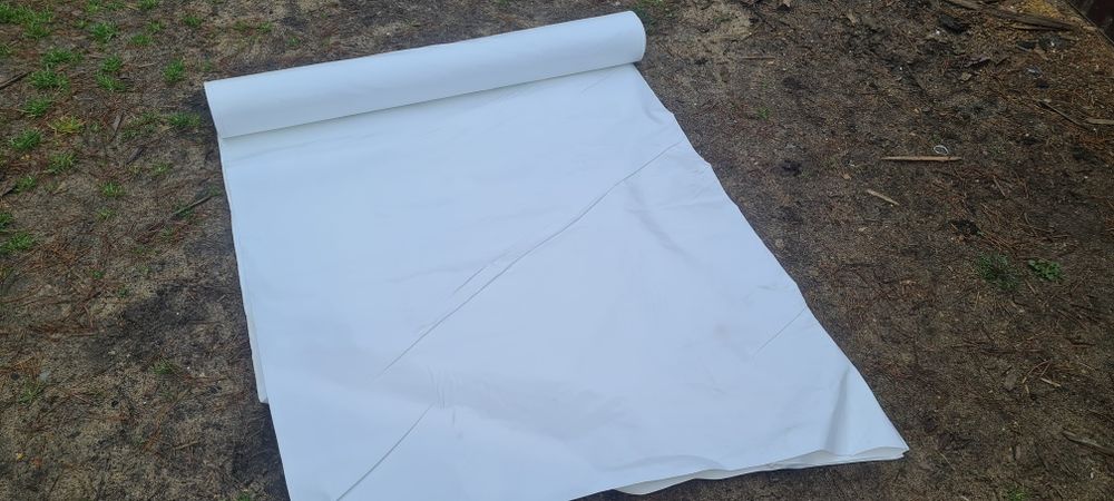 Folia na folia grządki do wyłożenia w środku