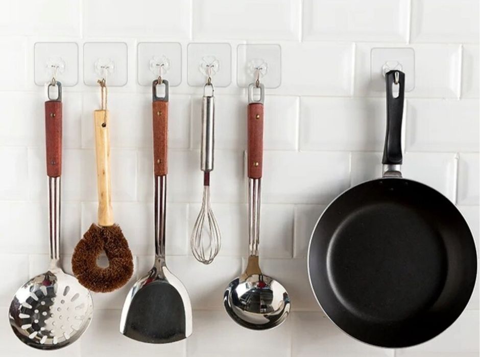 Самоклеющиеся крючки для дома