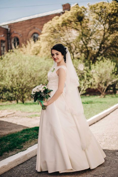 Свадебное платье цвета айвори