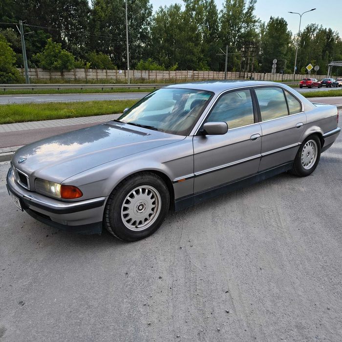 BMW Seria E38 740i Aspensilber-Mettalic