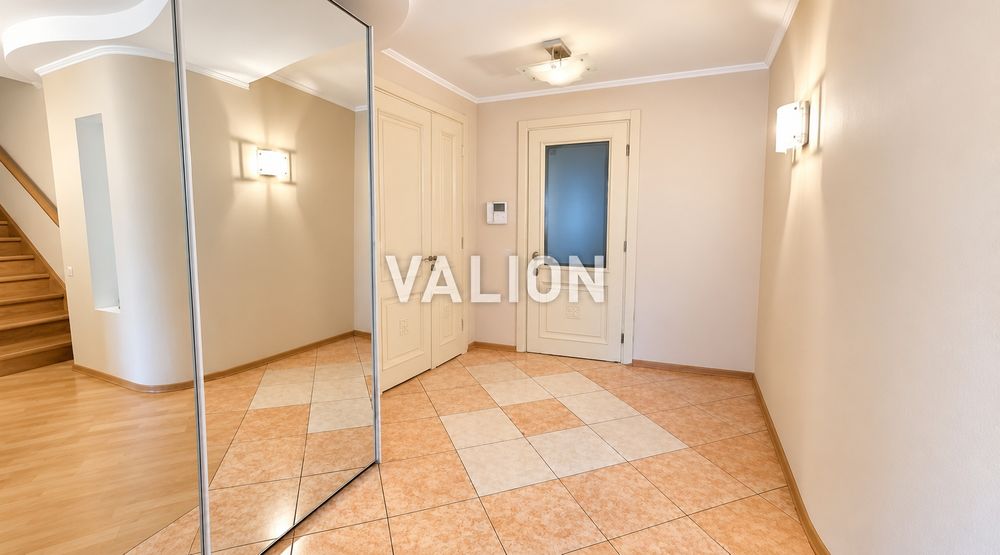 Продаж 3к квартири Без % з ремонтом в центрі міста Київ по вул. Богдана Хмельницького 62Б Шевченківський р-н Правий Берег